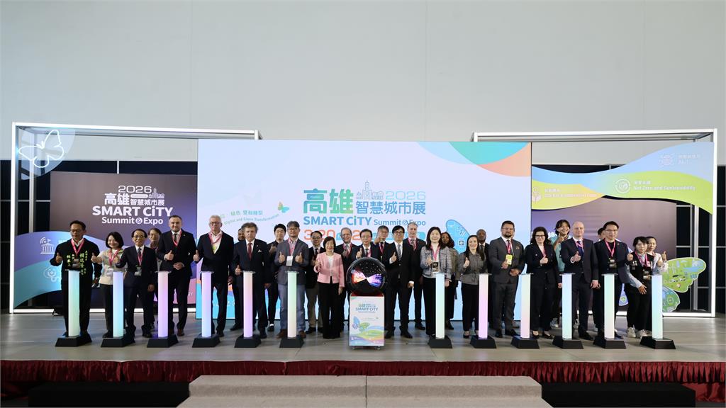快新聞／結束鐵人行程返台！直奔高雄智慧城市展　陳其邁：打造以人為本的AI城市