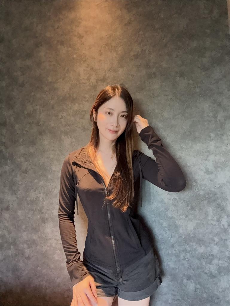 以為是白歆惠…最美檢察官「SSR比基尼」大解放!網歪樓:比女生還美