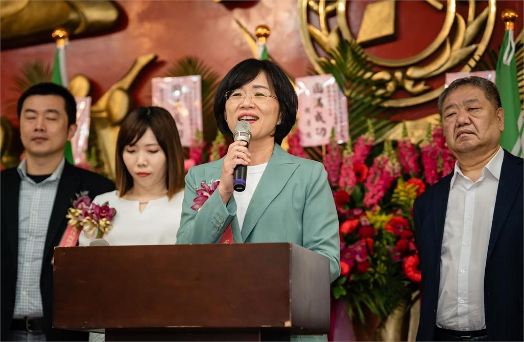快新聞/綠新北議會黨團幹部交接 蘇巧慧同台林右昌喊:共同讓新北更好