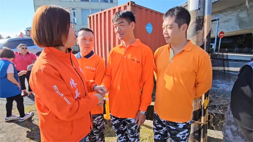 踩草皮土坑！宜蘭婦人等倒垃圾　突跌落一層樓高排水溝