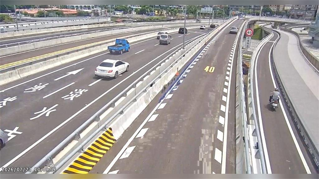 騎士淡江大橋自摔「花30分鐘救援」?圖片掀熱議交通部闢謠了