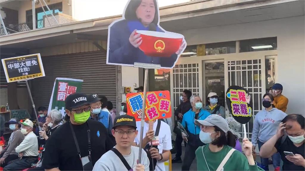 民進黨政策宣講在台南 「罷藍委」動員設攤