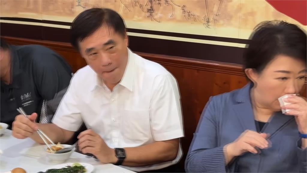 台中合體郝龍斌吃播！盧秀燕驚爆「郝2個第一次都獻給我」全說了：都叫他郝大哥