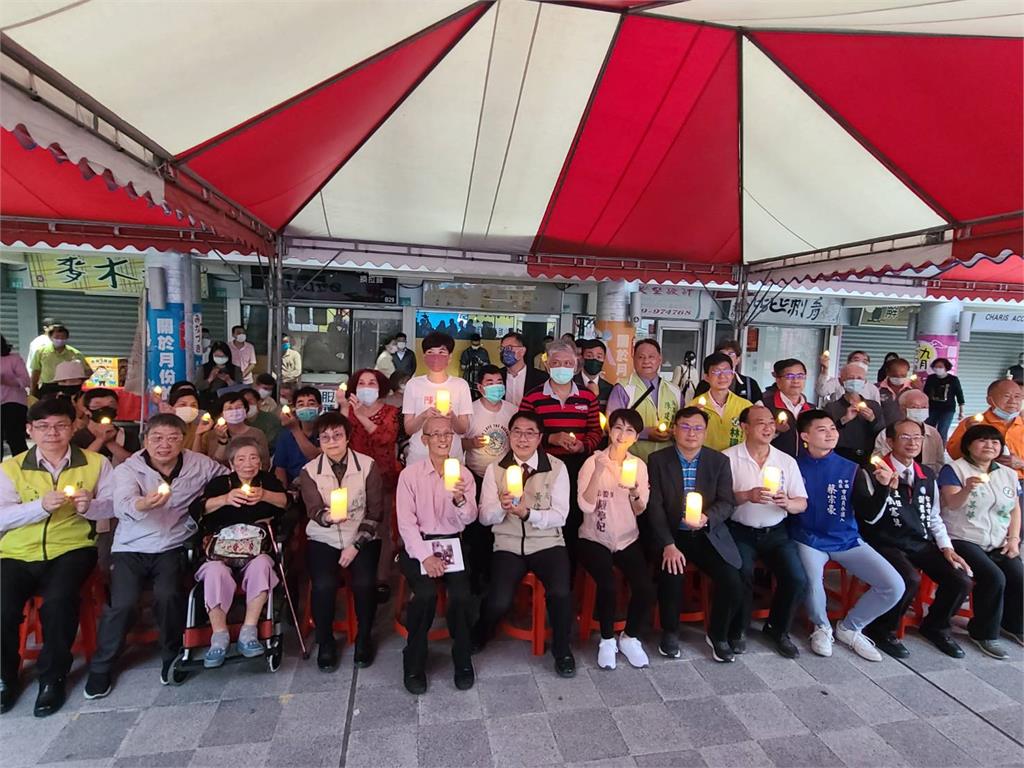 「暫別西門市場國華三排」市長黃偉哲，為臺南市場防疫點燈祈福