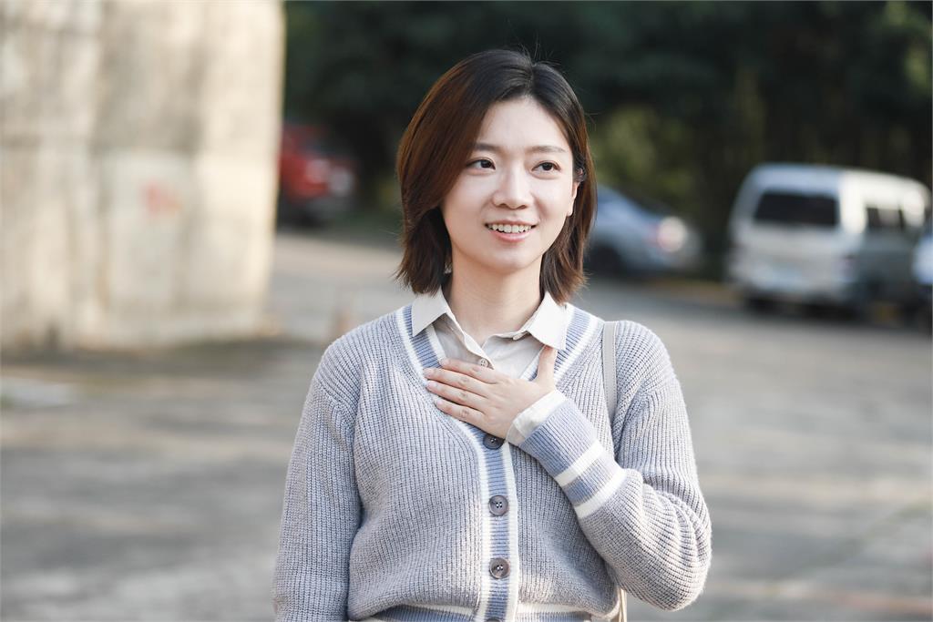 周宇柔《愛的榮耀》駕車高速追撞傅小芸!「出意外自撞圍欄」事發畫面曝光