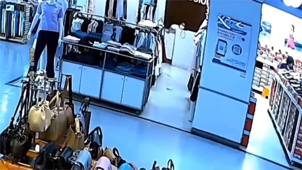 高雄百貨專櫃接連遭竊 女賊趁櫃台無人偷包包