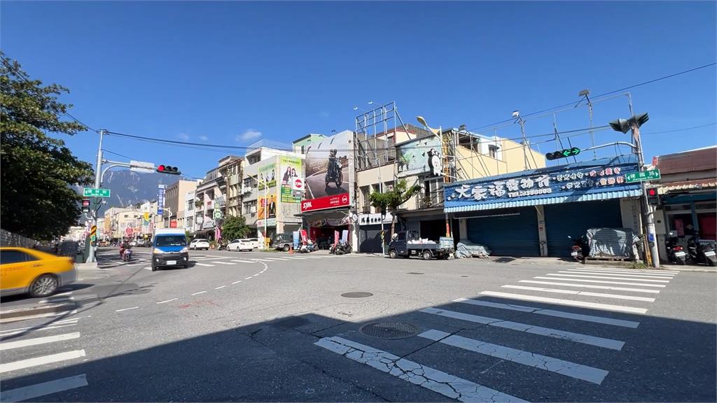 花蓮市馬路出現噴泉網笑「洗車囉」 台水曝原因