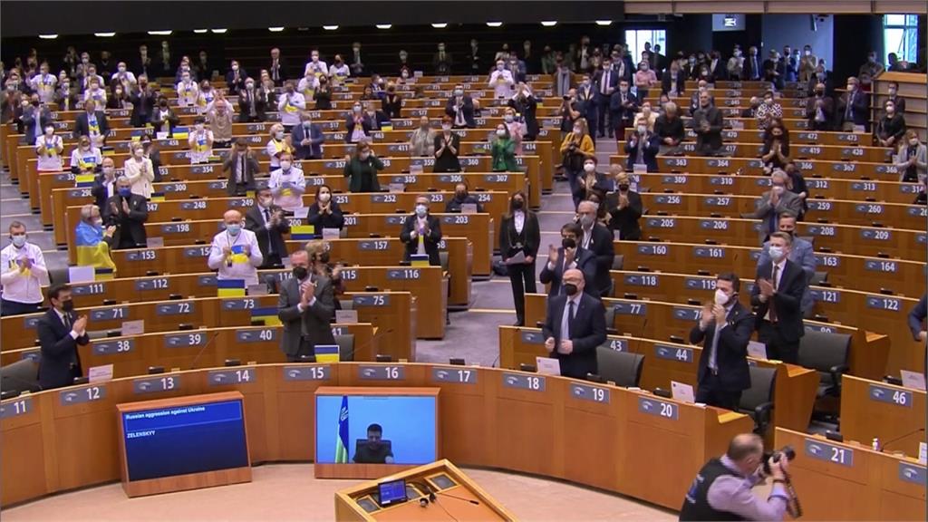 澤倫斯基歐洲議會視訊演說　逼哭口譯