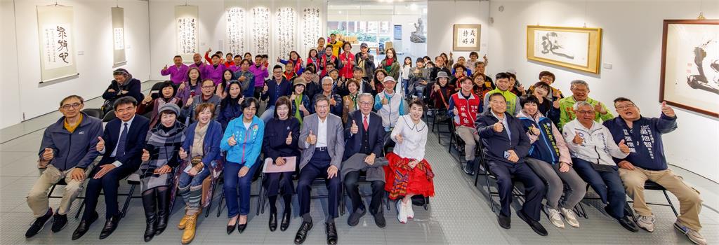 張炳煌書法暨e筆 + AI動畫作品展 　聲樂家簡文秀高歌按讚