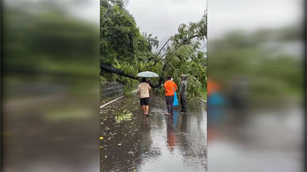 小琉球風雨交加　屏東縣長周春米連跑數地視察