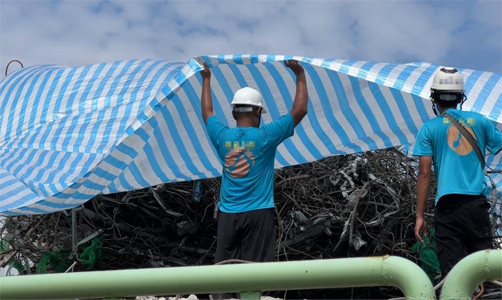 "美濃大峽谷"翻版? 高雄工地廢棄物堆置近兩層樓高