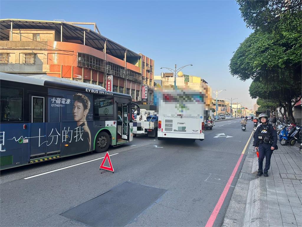 最新／新莊輔大商圈事故！公車、貨車碰撞　4人輕傷送醫