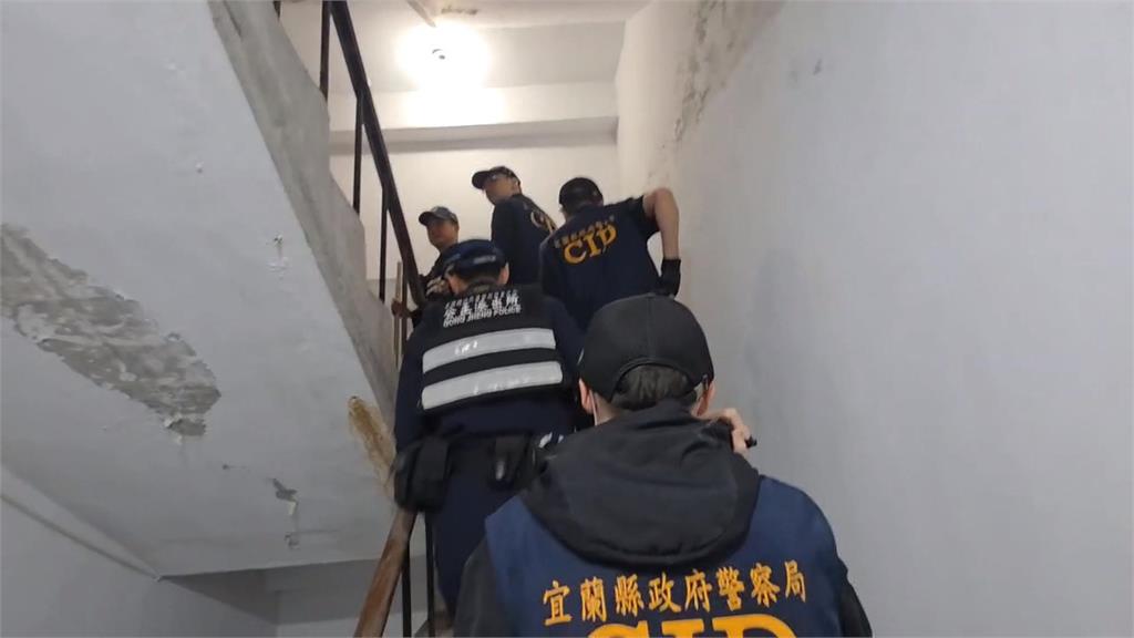 宜蘭羅東主幼商場現持刀男　民眾恐慌！警鎖定對象追緝