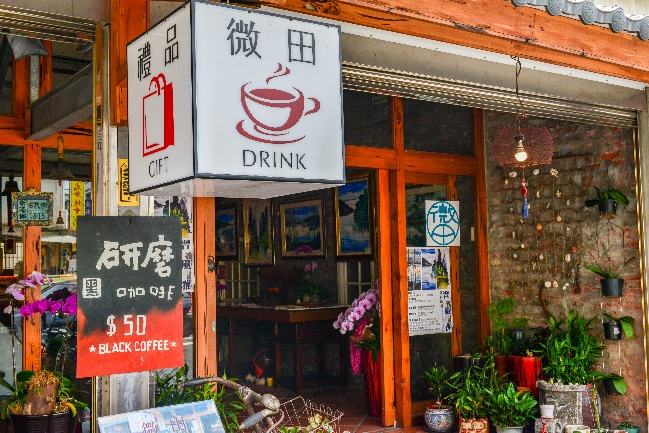 一年一次瘋媽祖，跟著大甲媽玩新港吃美食