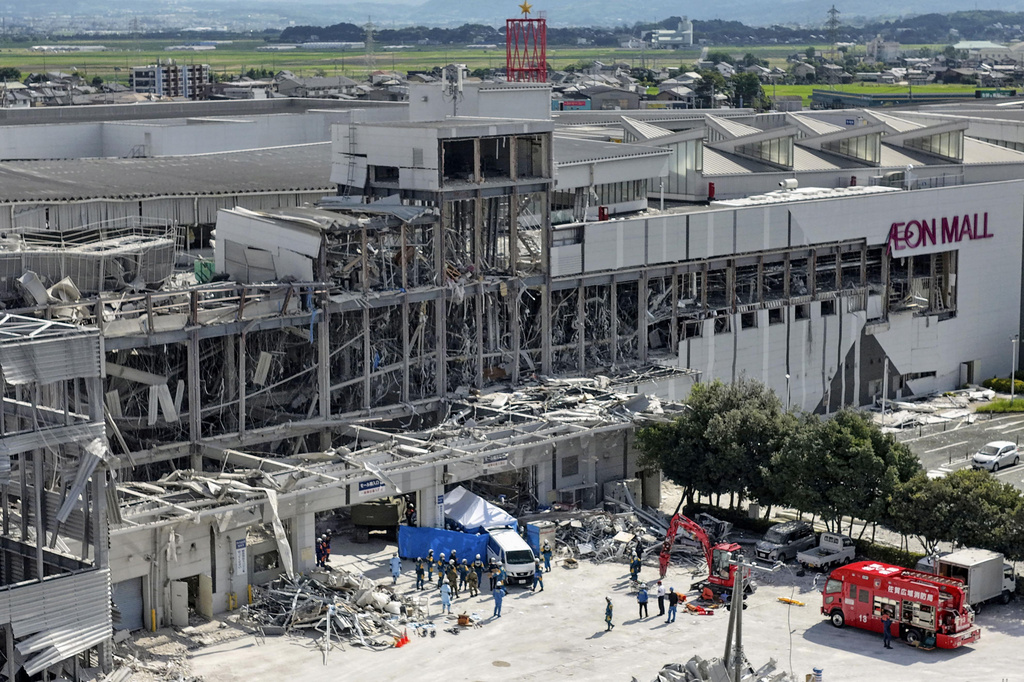 熊本Aeon爆炸後妻子傳訊「還好嗎」成最後音訊！夫守廢墟外淚崩：已做好心理準備