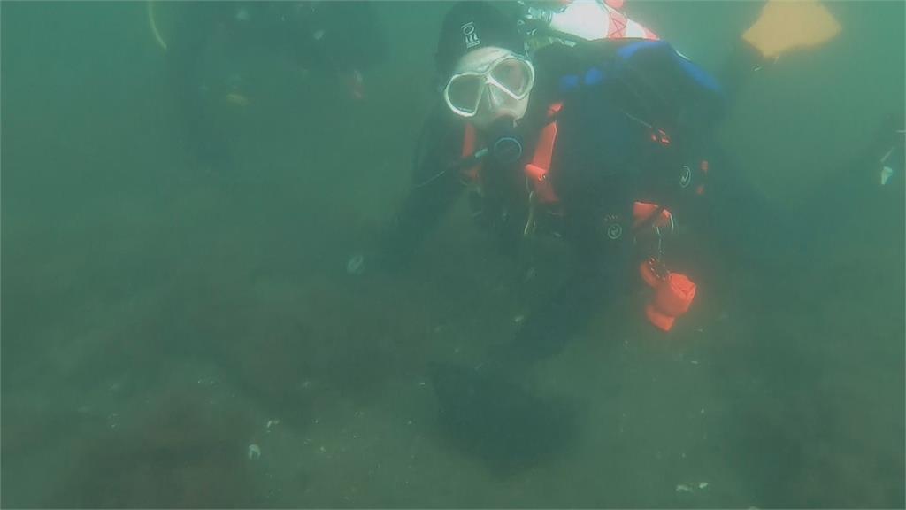 結合潛水興趣　丹麥生物學家擔任海底清道夫