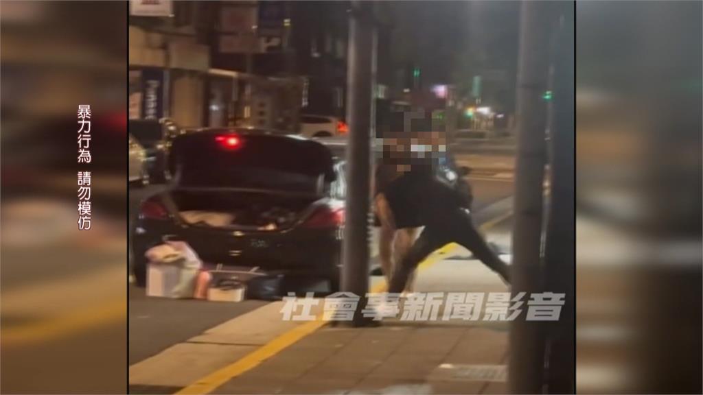 北市情侶當街鬧分手！　女持傘架、雨傘攻擊　男友怒提告