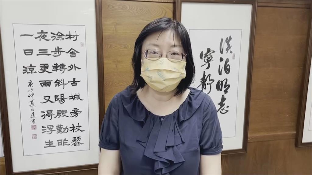 店員踢踩顧客包裹 主管竟教唆「丟馬桶加料」