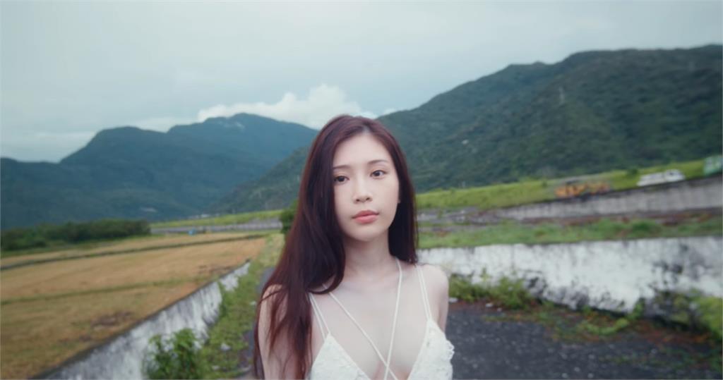 鄭家純寫真「動態作品」曝!超唯美風格打破印象:留下永恆的怦然心動