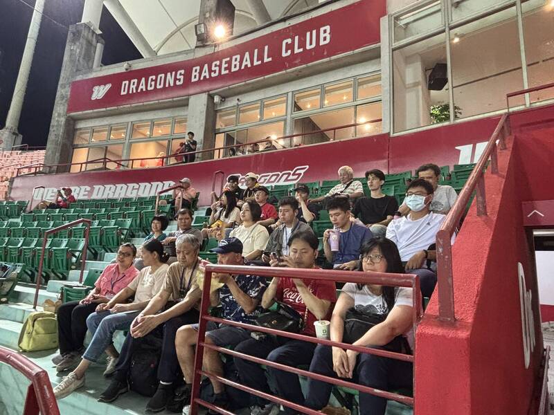 中職/味全龍推動運動平權 邀視障朋友進場「聽」見棒球感動