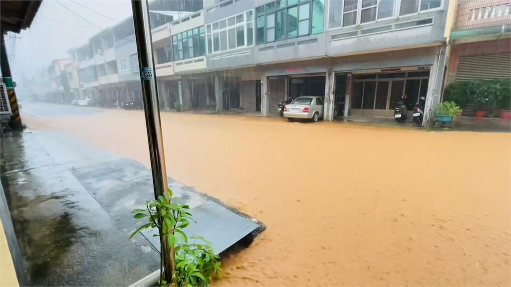 午後雨彈狂轟! 台中新社區多處淹水災請