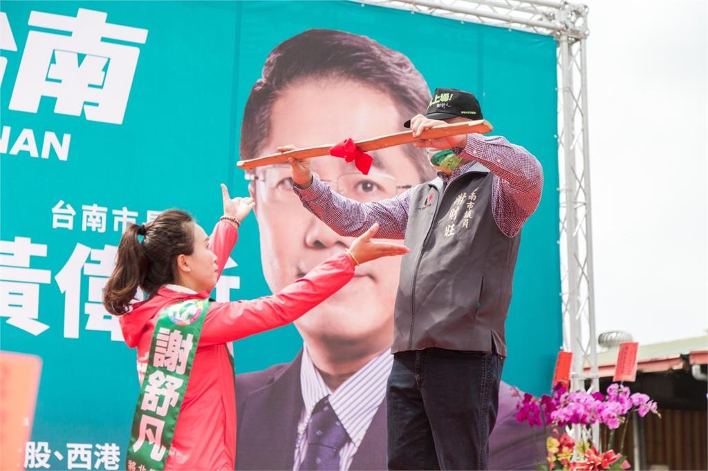 民進黨台南新女力謝舒凡登場 黃偉哲授旗大讚:大北門優秀人才