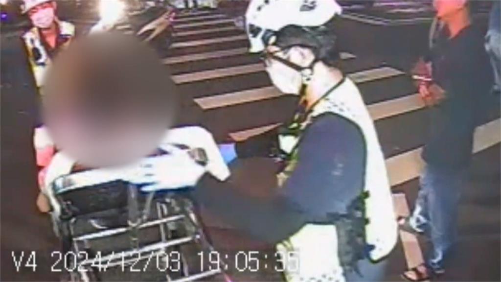 左轉汽車撞直行機車 騎士遭撞飛「躺引擎蓋」嚇呆不敢動