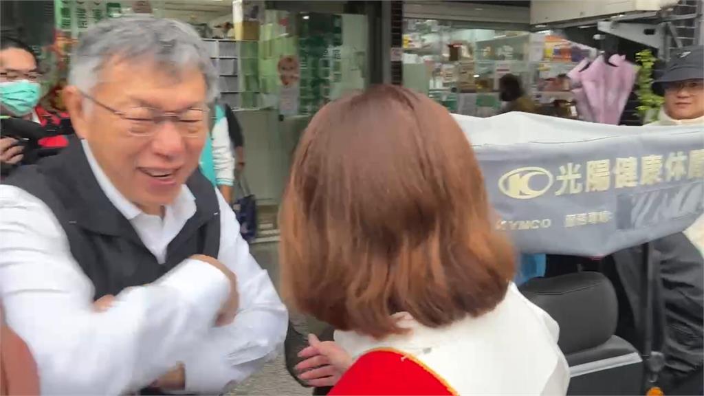 快新聞／柯文哲宜蘭掃街被阿伯當面怒嗆「貪污」！激動對峙場面曝光