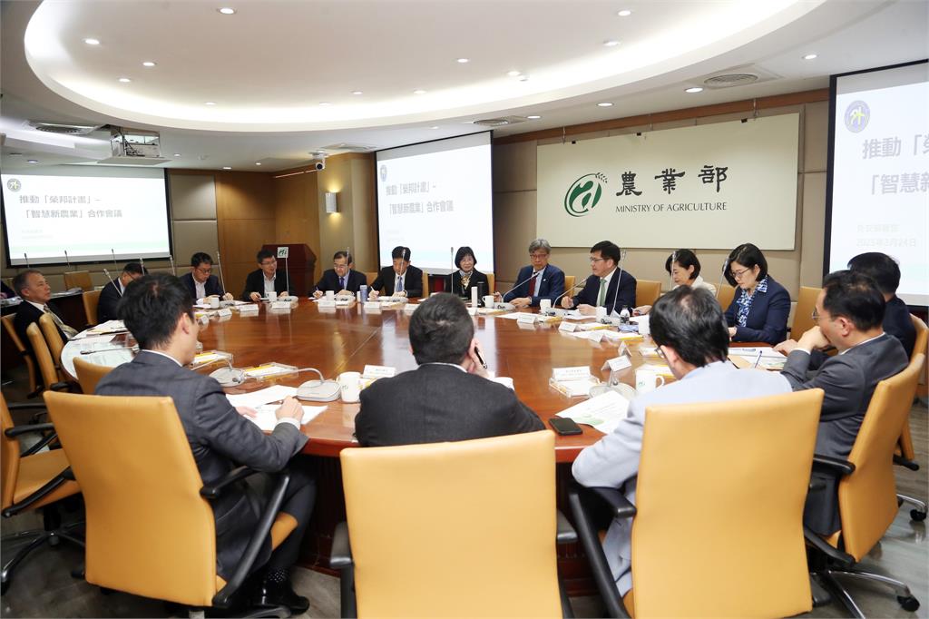 快新聞/外交、農業部攜手推動「智慧新農業」 林佳龍:助力台灣農企布局全球