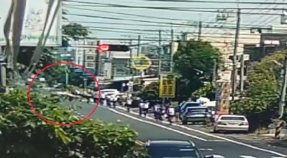 康橋學生單車環島車禍7生傷 逆向駕駛:當時在撿東西