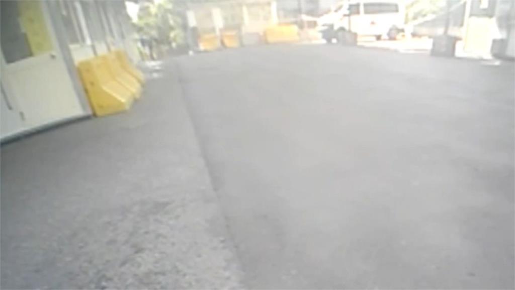 幼兒園老師抱熱痙攣3歲女童奔警局　快救小孩！4分鐘送醫救一命
