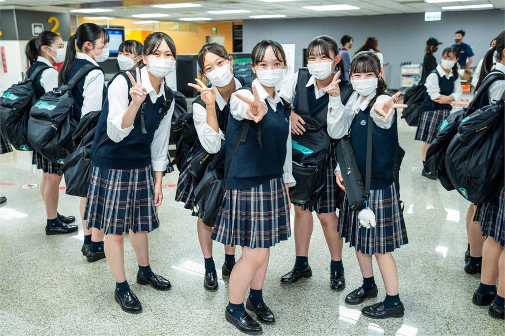 多圖/翡翠騎士下機首站直奔這!大嗑珍奶、台味宵夜「7天行程一次看」