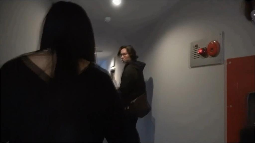 被判十年逃亡！長腿女製毒師重操舊業　藏身旅館販毒落網
