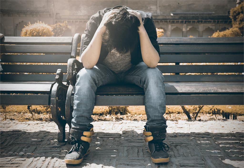 35歲科技業工程師遭裁員!他養3孩「月噴15萬」焦慮喊:股票變壁紙