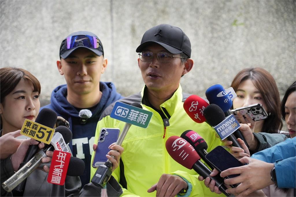 快新聞/備戰龍舟賽!黃國昌親曝首戰強敵 陳世軒揭白營選戰布局
