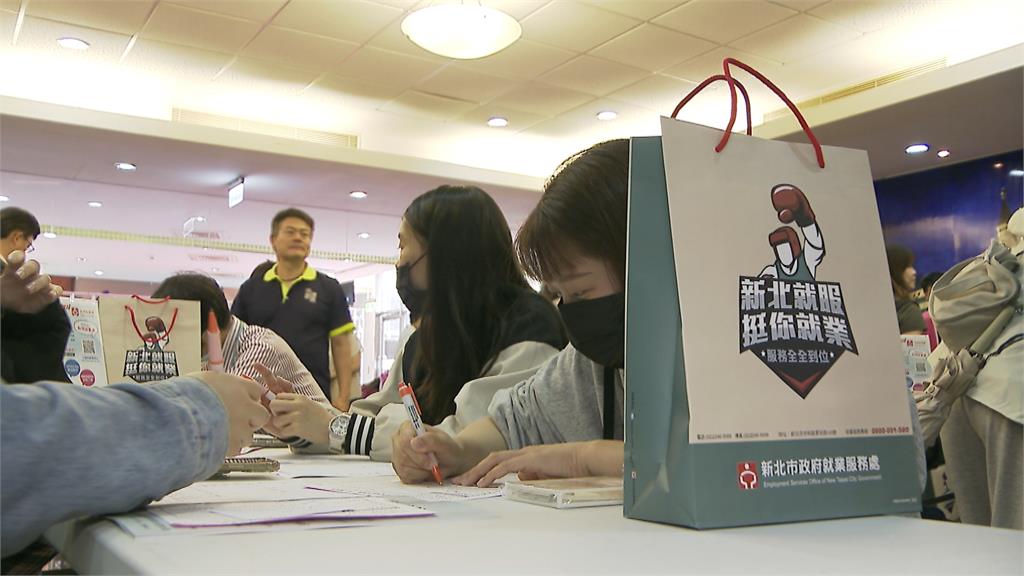 迎接畢業季!新北就服處校園就業博覽會 餐飲業祭高薪搶人才