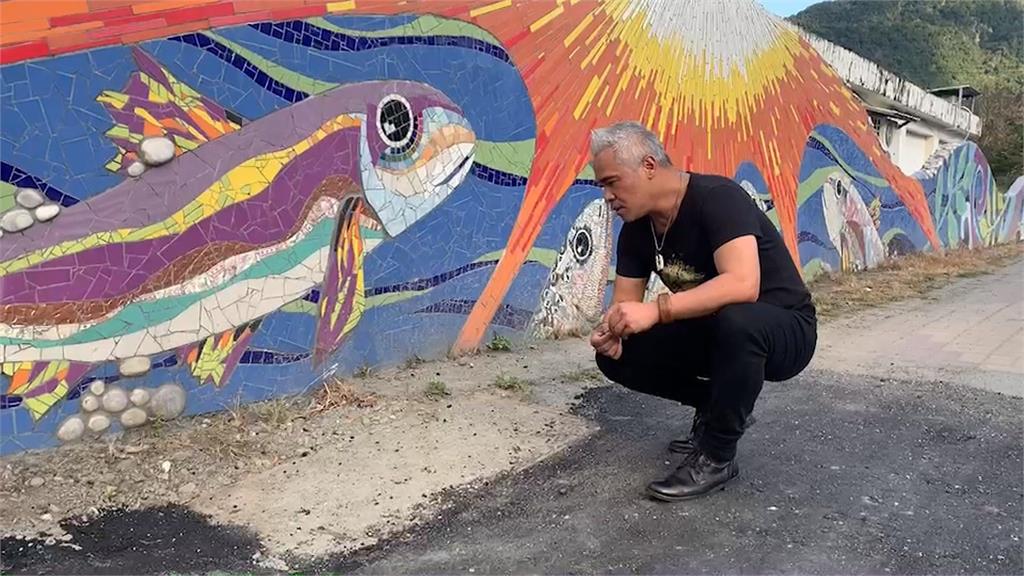 藝術家痛心！玉里藝術牆旁修路像補丁　里長一番好意被誤解？鎮公所說話了