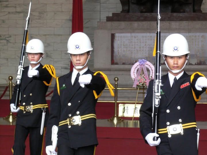 九三軍人節向國軍致敬 曾任海軍儀隊禮兵長 賴俊翰憶軍旅歲月:有你們台灣才能安心