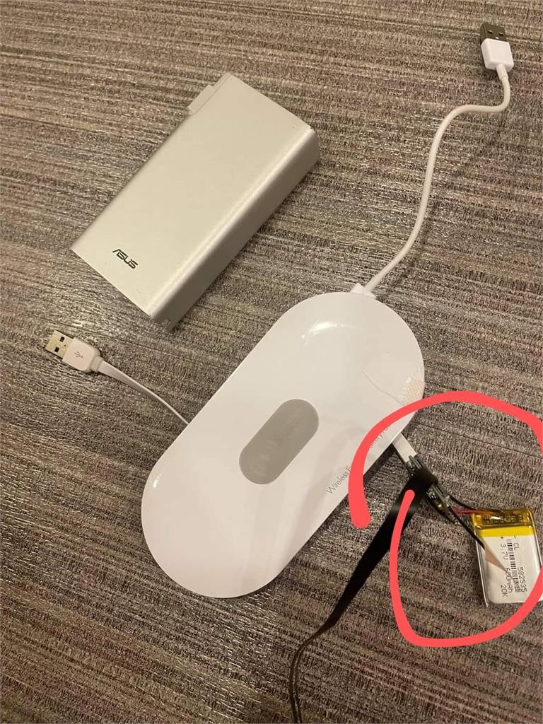 租屋處床前櫃子「翻出詭異行動電源」網友震驚:快點報警!