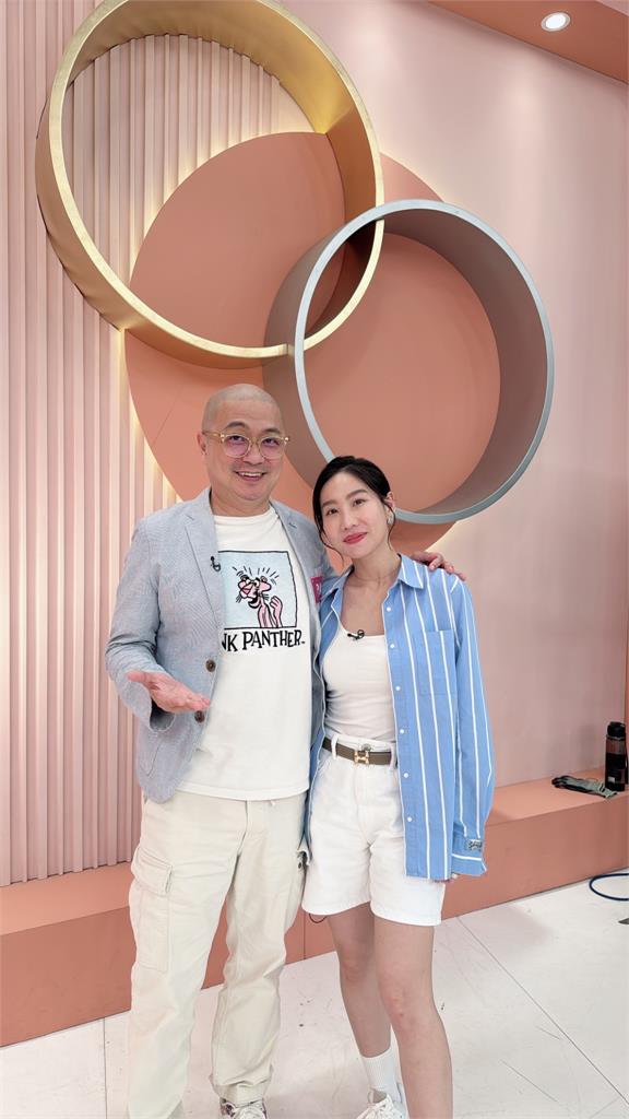 撒基努看車空檔上廁所！老婆直接下單要他當「保人」