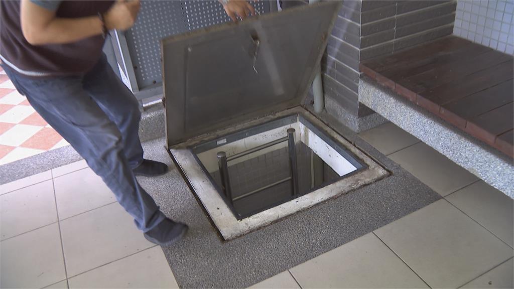 疑畢業生從「消防逃生通道」闖入教室 影片PO網引發爭議