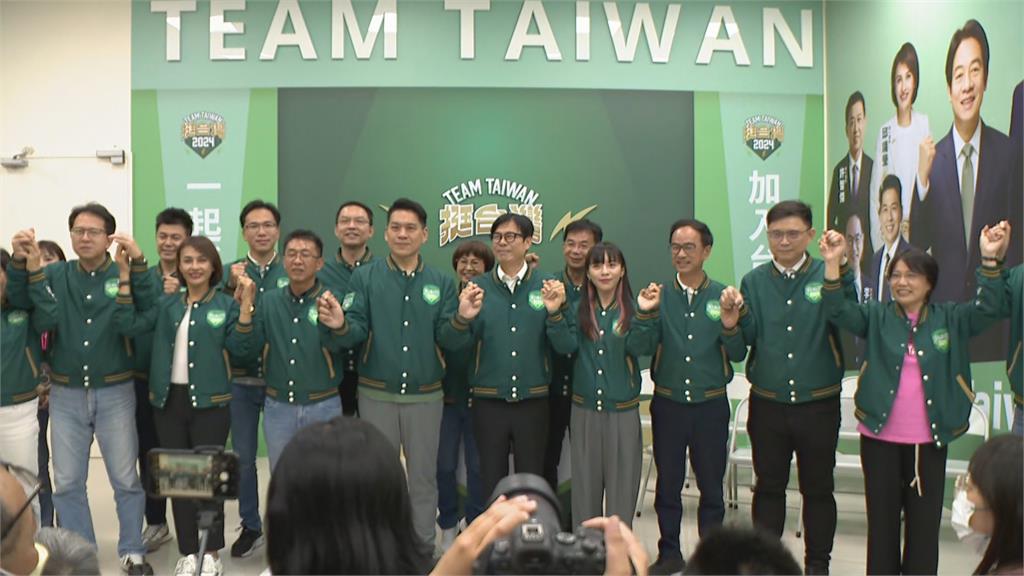 快新聞/黃捷與在地議員合體展現大團結 陳其邁喊3目標:8席立委全上