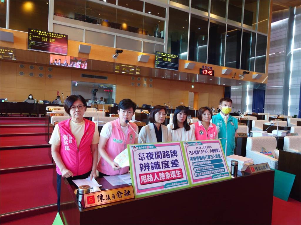 快新聞/有夠危險!議員踢爆台中大量路牌看不清 若市府遲未改善恐釀禍