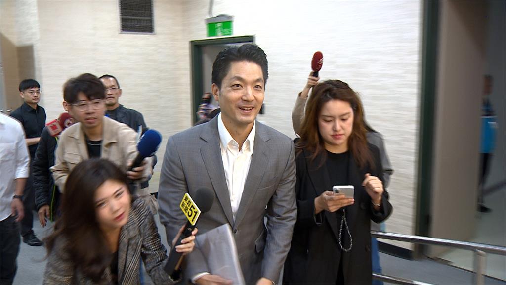 淪統戰看板大吃豆腐？　中生和蔣萬安合照竟PO文「早日統一」