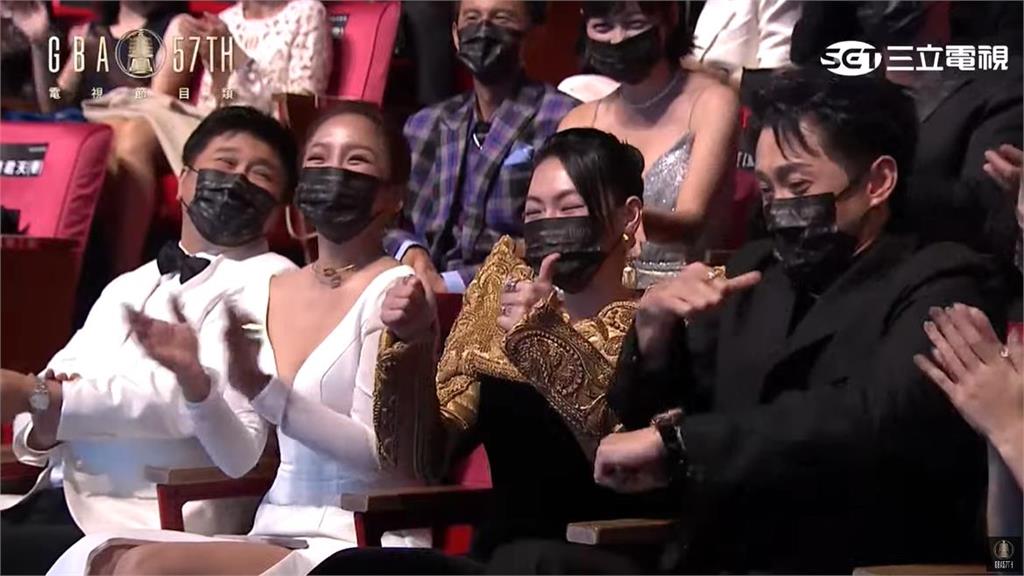 57金鐘/林志玲老公AKIRA頒獎!霸氣喊話小S:我是第1的姊夫