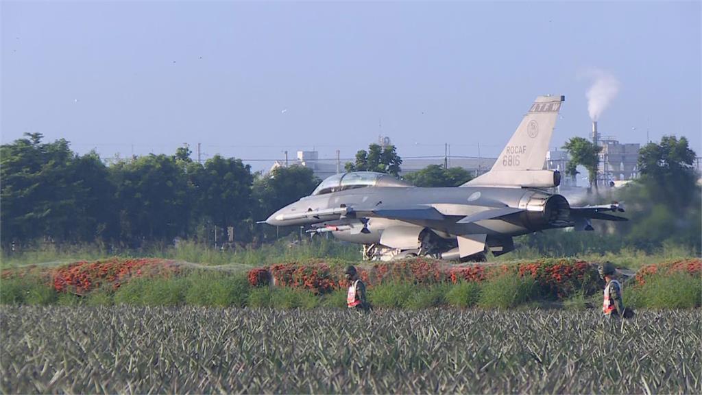 快新聞／漢光37號演習重頭戲　F-16V、幻象2000等戰機首度成功降落佳冬戰備道