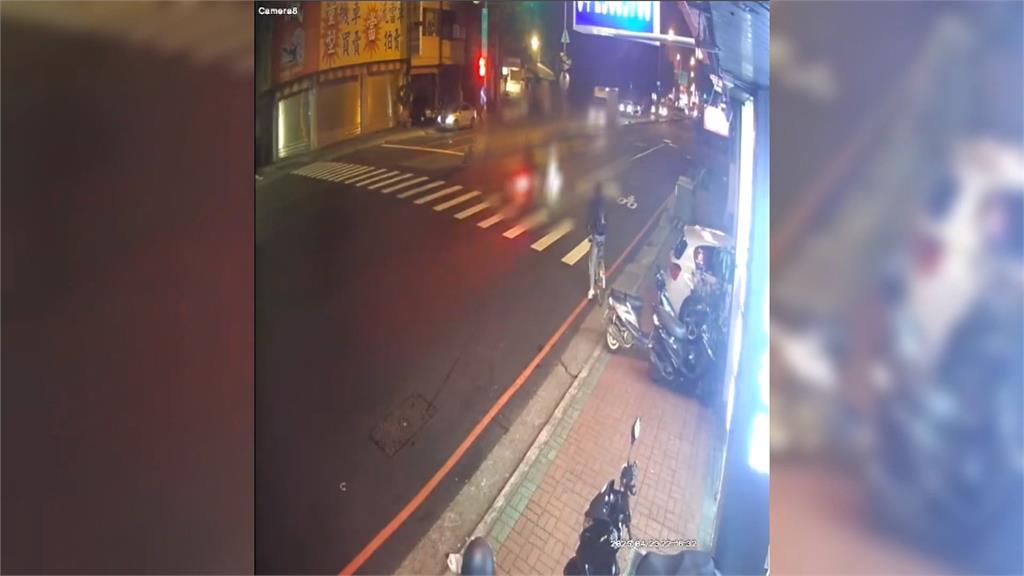 台中兩行人疑闖紅燈過馬路　遭直行機車撞飛