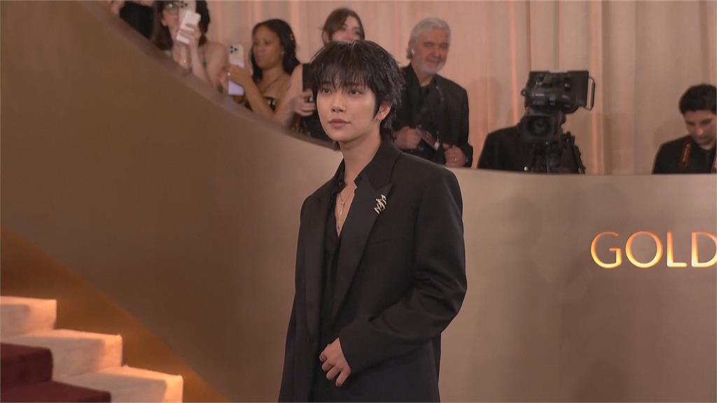 KPOP第一人！ Lisa登金球獎頒獎 「黑色透視裝」辣翻全場