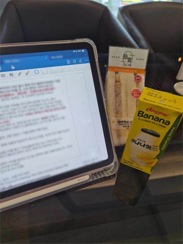 邊荷律突喊「隨便解決」僅吃三明治！自爆「不叫外送原因」粉絲狂讚：超貼心