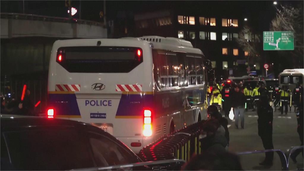 南韓檢警衝尹錫悅官邸逮人 與支持者對峙收隊離場